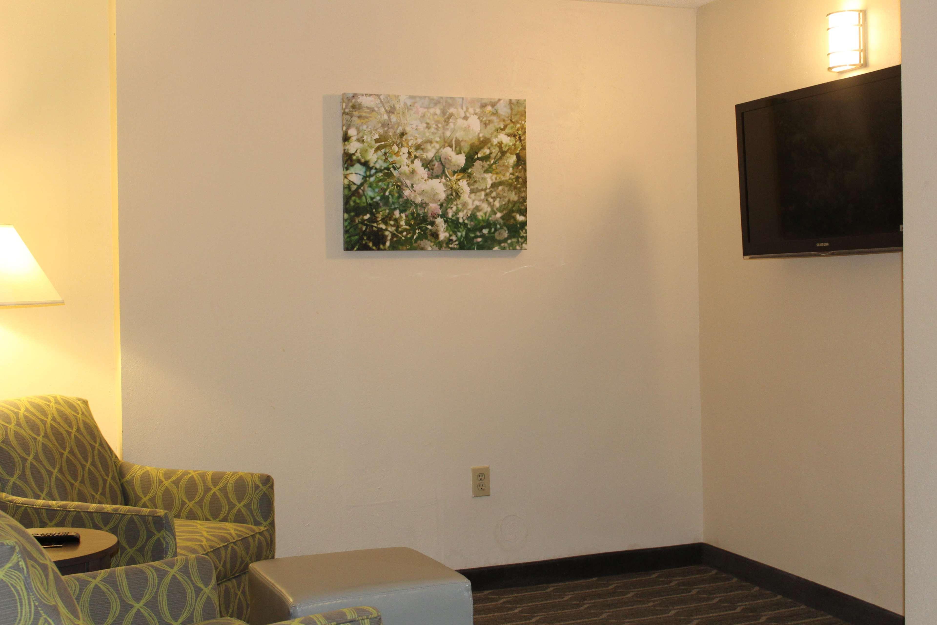 Best Western Plus Yadkin Valley Inn & Suites Jonesville Exterior photo
