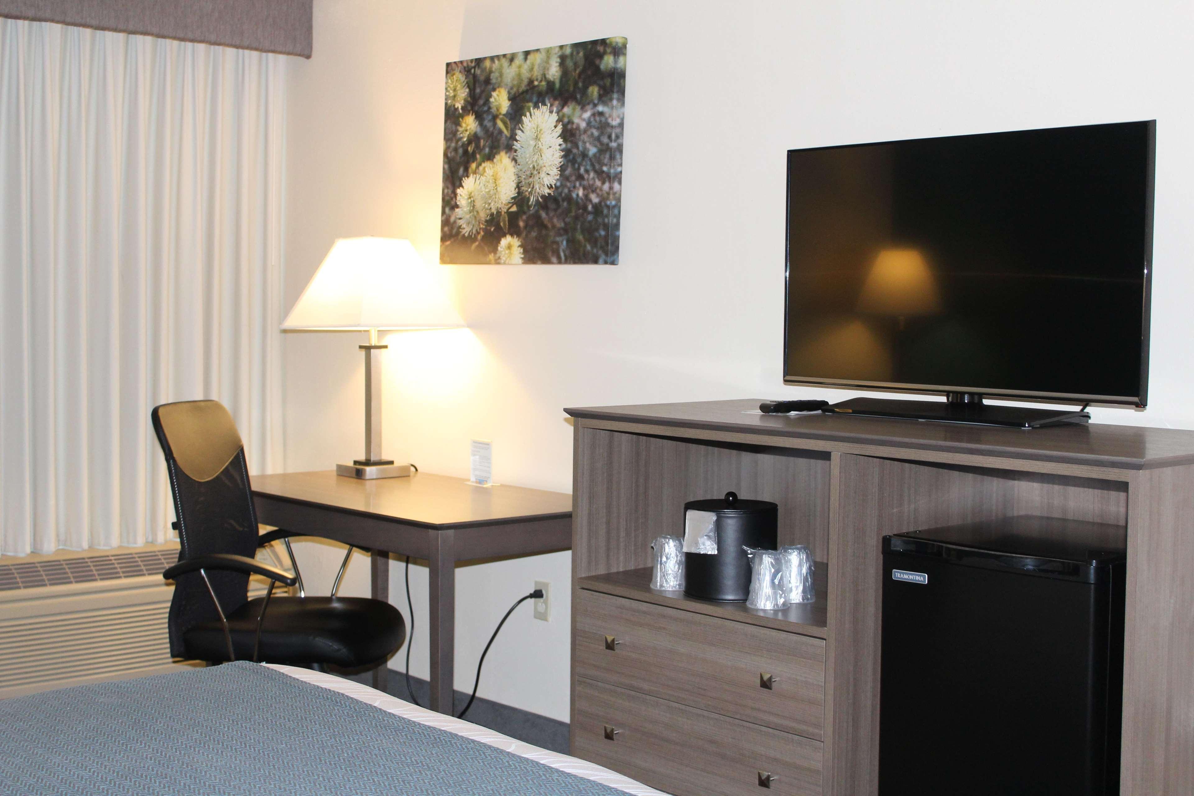 Best Western Plus Yadkin Valley Inn & Suites Jonesville Exterior photo