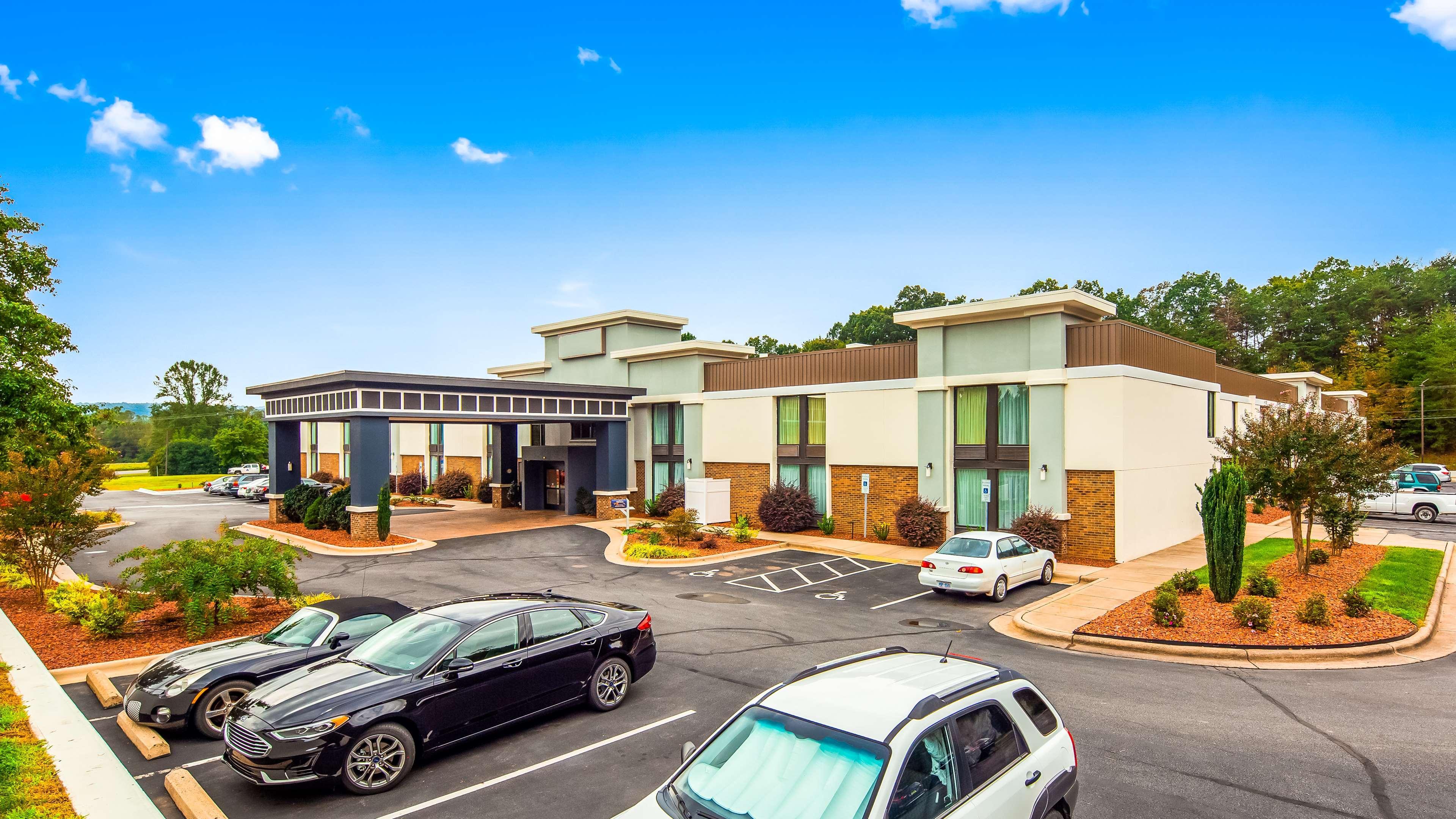 Best Western Plus Yadkin Valley Inn & Suites Jonesville Exterior photo