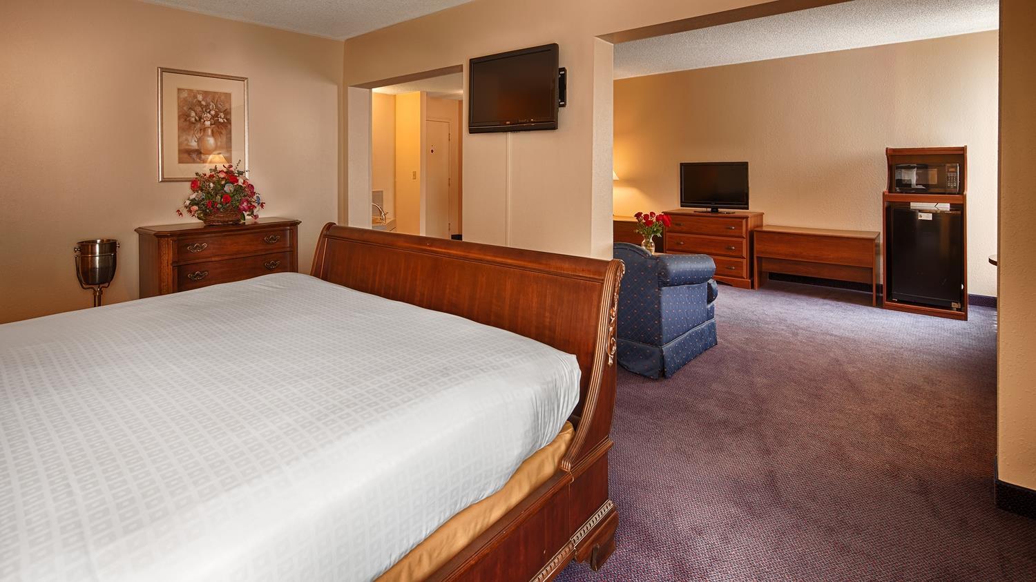Best Western Plus Yadkin Valley Inn & Suites Jonesville Exterior photo