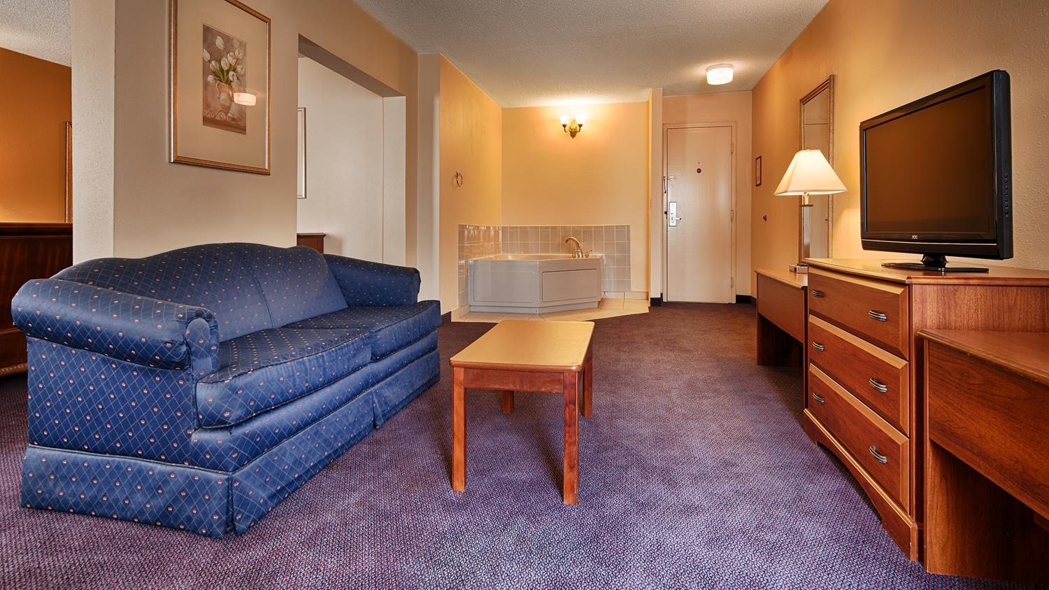 Best Western Plus Yadkin Valley Inn & Suites Jonesville Exterior photo