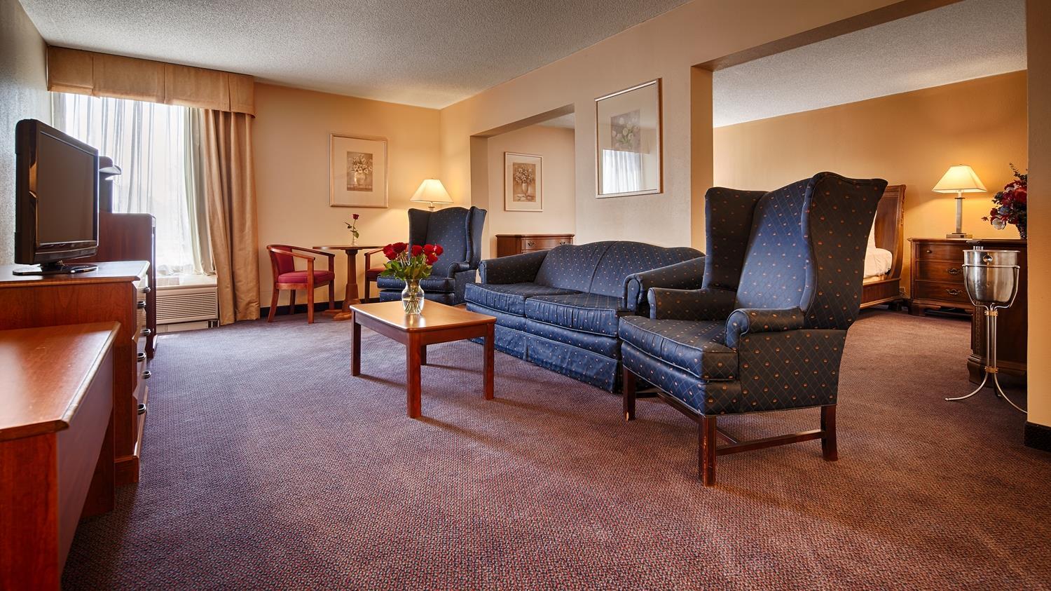 Best Western Plus Yadkin Valley Inn & Suites Jonesville Exterior photo