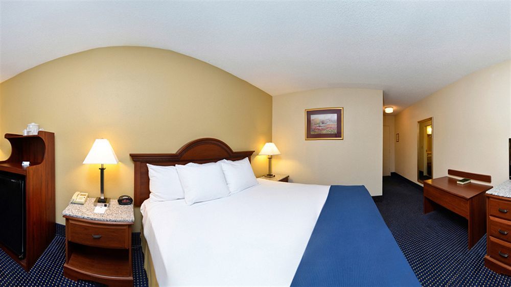 Best Western Plus Yadkin Valley Inn & Suites Jonesville Exterior photo