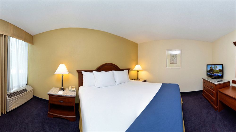 Best Western Plus Yadkin Valley Inn & Suites Jonesville Exterior photo