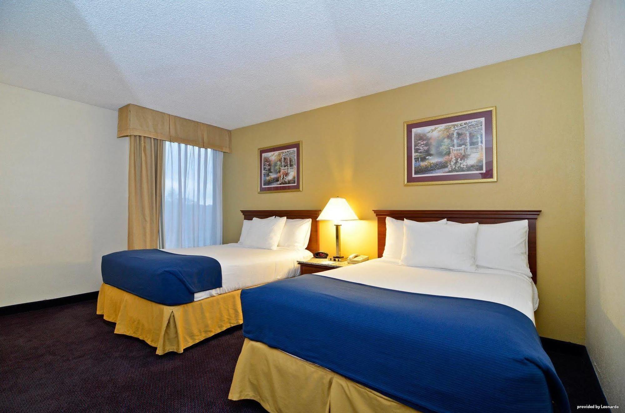 Best Western Plus Yadkin Valley Inn & Suites Jonesville Exterior photo
